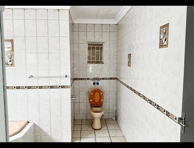10 BEDROOM PROPERTY TO RENT IN DIE BULT